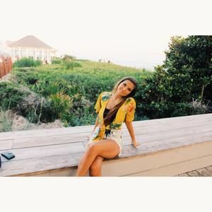 Meet your Posher, Danielle